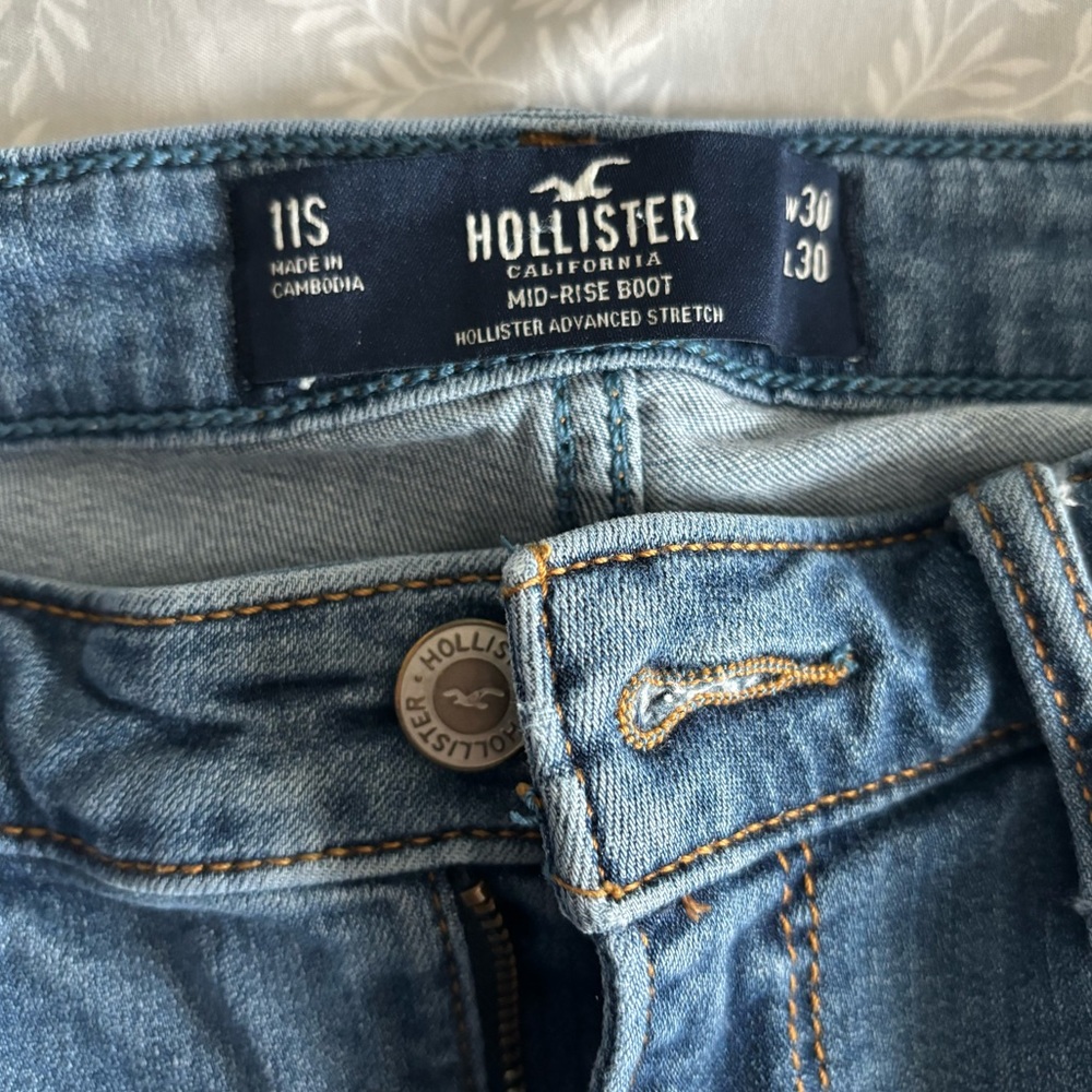 Mid-Rise Boot jeans size 11 Short from Hollister